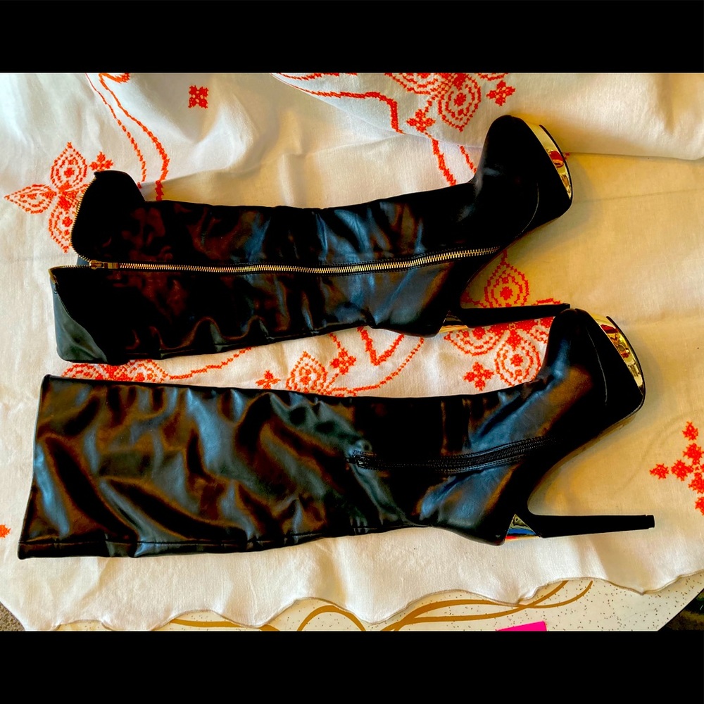 Love Culture 5 inch heel pleather boots sz 8